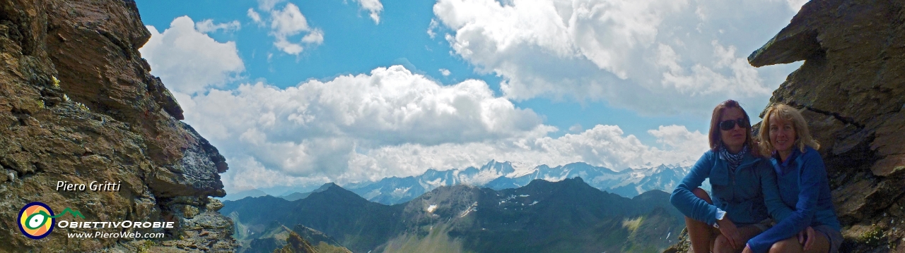 42 Vista panoramica in Adamello e Presanella.jpg